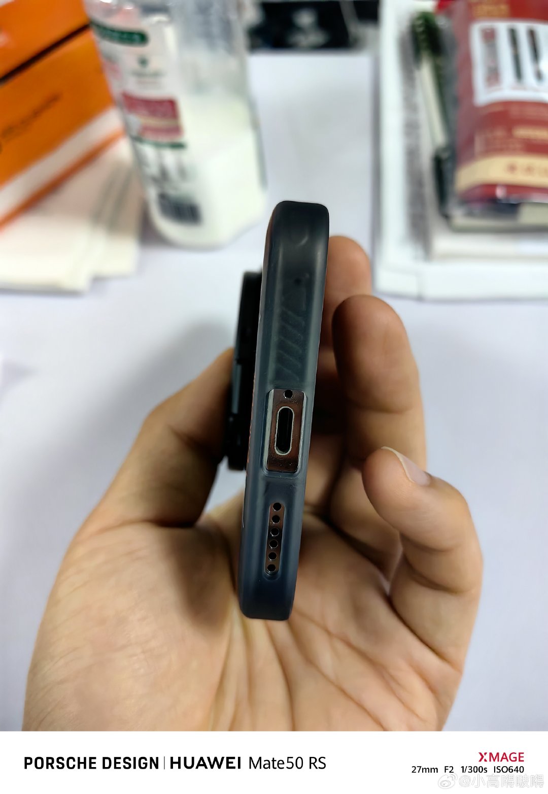 用凯夫拉固然爽但是真不防摔啊 磕磕碰碰属实心疼 pdd八十淘了个轻薄防摔壳 磁吸力度也不错 仅次于我手里的pitaka天价壳 你的Mate80RS用的什么壳子 给up推荐推荐呗 #华为##数码##手机壳##颜值# ​