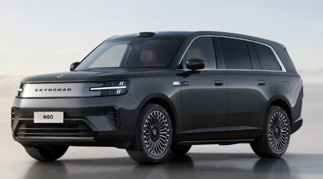 一部分人觉得它会彻底改写行业格局，也有不少声音认为，它只是实力很强的新入局者。抛开网络热度，聊聊实在的看法。
 
小米入局造车，确实搅动了整个市场。
把消费电子的思路带进汽车，人车家全生态这套跨设备联动，是它很鲜明的特点。手机、车机、