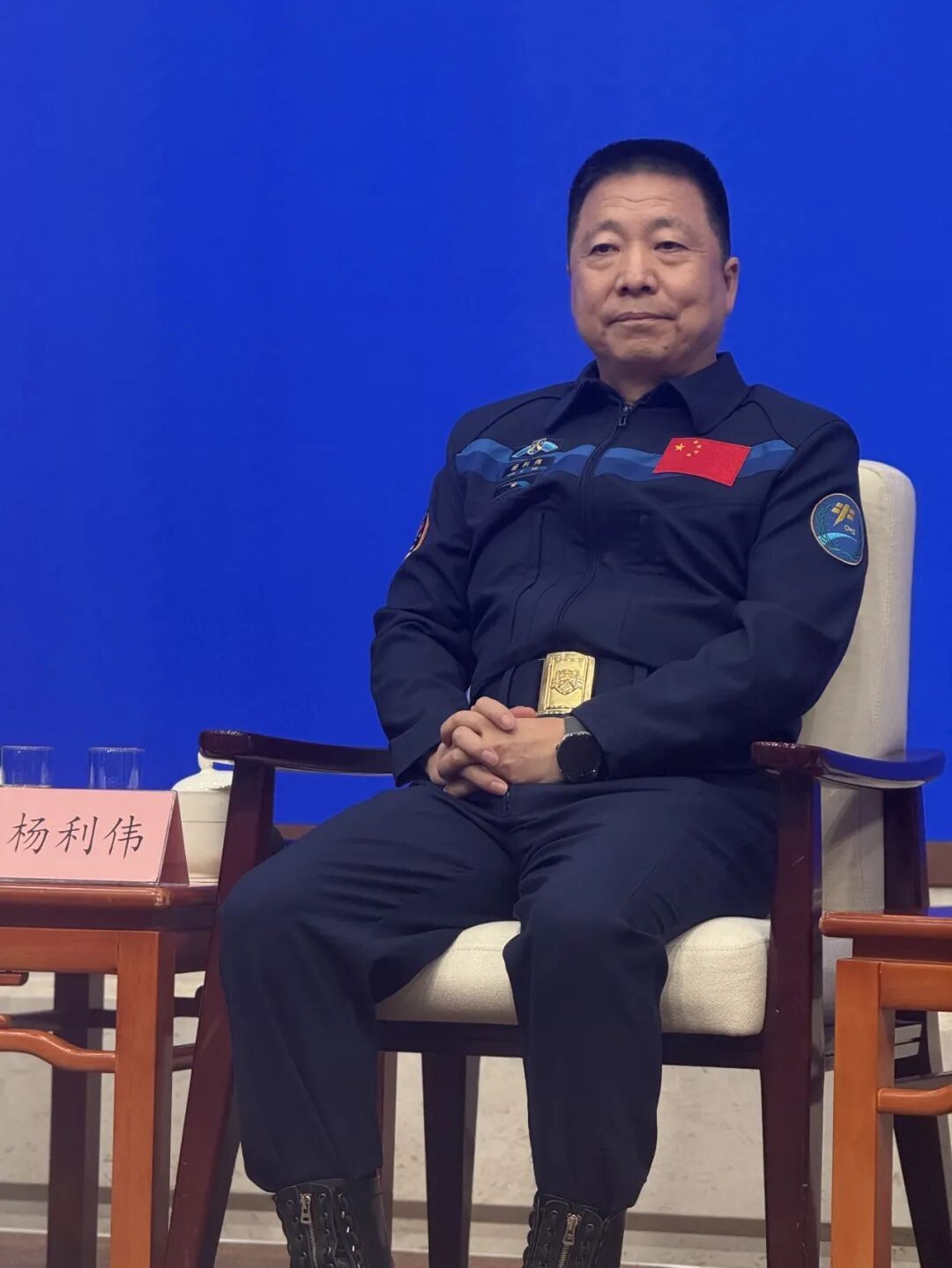 这是首次官宣吧，杨利伟介绍，去年10月已与第一批航天员正式停航#航天风暴[超话]# ​
