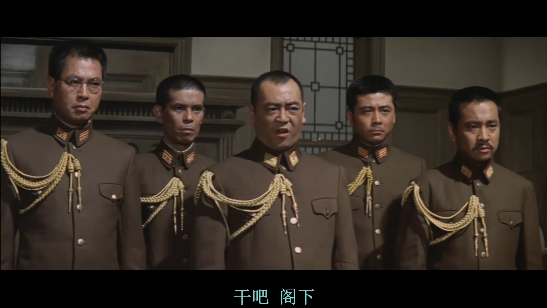 #飞扬军事[超话]#日本现在的国家战略困境，比二战前还要凶险——这不是夸张，是结构性的恶化。二战前的日本，地缘棋盘上其实只有一个真正的敌人：美国。中国当时积弱，苏联远东兵力有限，英国荷兰忙于欧洲，东南亚一盘散沙。日本的战略逻辑是清晰的：以"大东亚共荣圈"对冲盎格鲁-撒克逊的海权体系，赌 ​