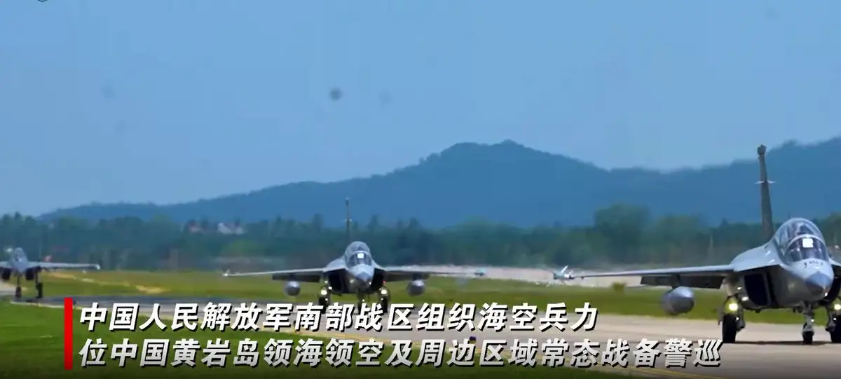 近期，菲律宾在黄岩岛等海域的挑衅行为愈发频繁，引发广泛关注。9月2日，南部战区在黄岩岛周边开展战备警巡，果断驱离非法闯入的菲方飞机，并明确警告“立即离开，否则采取措施”。

黄岩岛是中国固有领土，中国对其拥有无可争辩的主权。然而，菲律宾在外部势力怂恿下，屡次侵犯中国领海领空，从渔船到军机，挑衅不断升