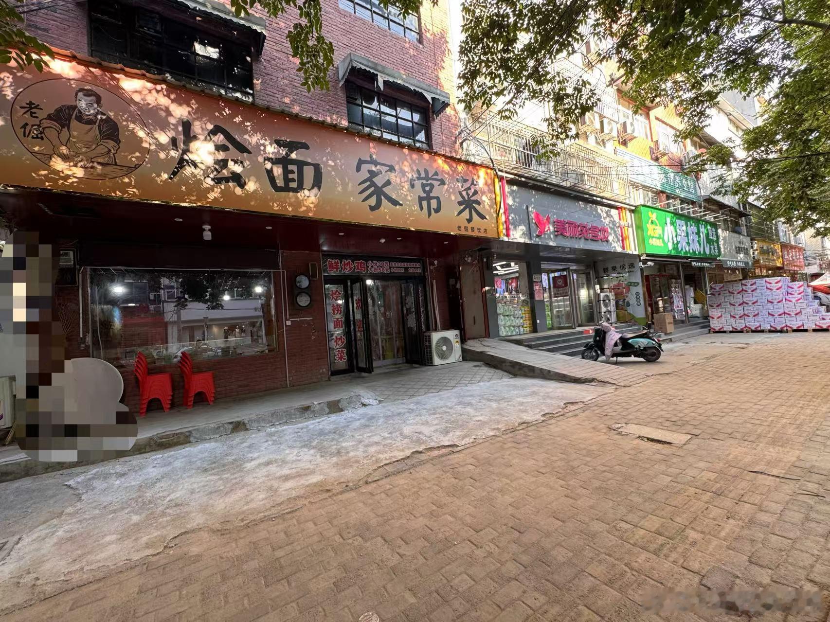 『店铺名称』：10米宽大门头《 中餐炒菜、烧烤、大盘鸡》转让  『店铺...