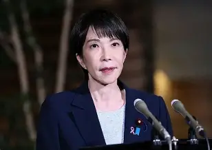 日本崩溃的速度让全世界都看傻了！社媒形容：日本已进入“坠落倒计时”，一个G7成员国、全球第四大经济体，2026年出口已经被中国香港盖过，也被中国台湾省盖过，被当年日本压根瞧不上的韩国甩开了1100多亿，日本已经不是“失去的三十年”，而是永远！

说白了，这次出口被周边经济体反超，并不是日本出口大幅下