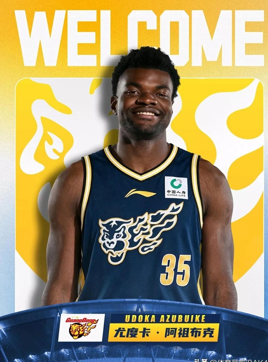 广东宏远官宣签下36岁的弗格和NBA四年只打了84场的阿祖布克。做这笔签约前，萨姆纳在内部教学赛里左手骨折，常规赛第一阶段报销。十一冠王的管理层在市场上翻了一圈，最后把两个别人不要的球员装进了名单。
球迷的反应比官宣来得更快
官宣消息传出的当晚，广东球迷群里转发最多的不是球员集锦。是一句留言：家有两