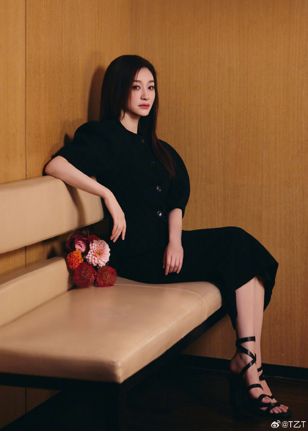 #李小冉[超话]#  女明星皮完全是妈妈级别的[舔屏] ​