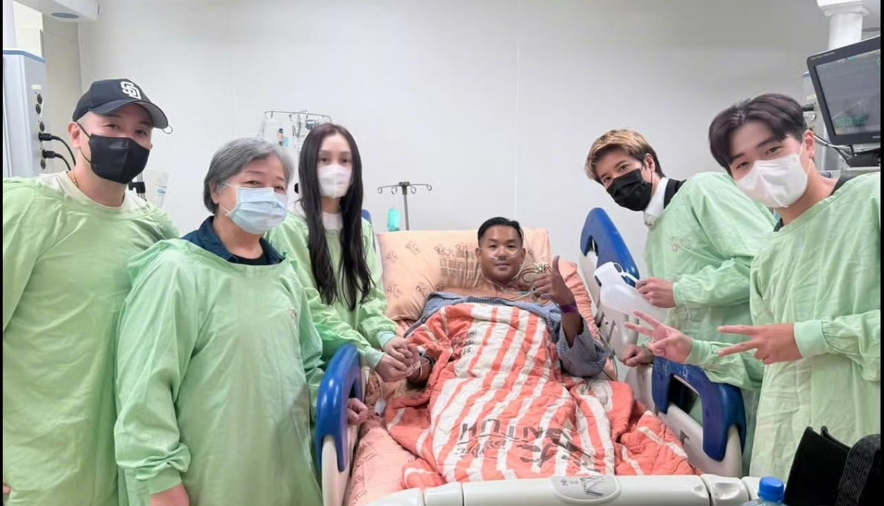 看来这俩是真兄弟了，这关系一般也拿不下手啊。

陈建州心梗术后晒病房合照，王力宏现身医院陪护，照片里王力宏手里拿着尿壶！！！

果然，娱乐圈还是有真感情的，患难见真情，尿壶见友情。

陈建州自述这次是长期熬夜导致心梗，也提醒大家重视身体健康，祝早日康