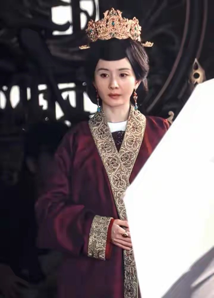 杨幂《江山大同》路透爆了！老年妆走几步，威慑力直接拉满 ​