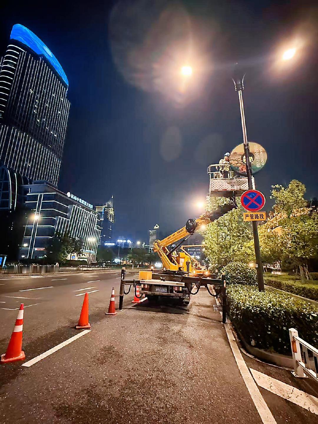 守护群众“头顶安全”！】台风“巴威”步步逼近，上城区综合行政执法局抢抓...
