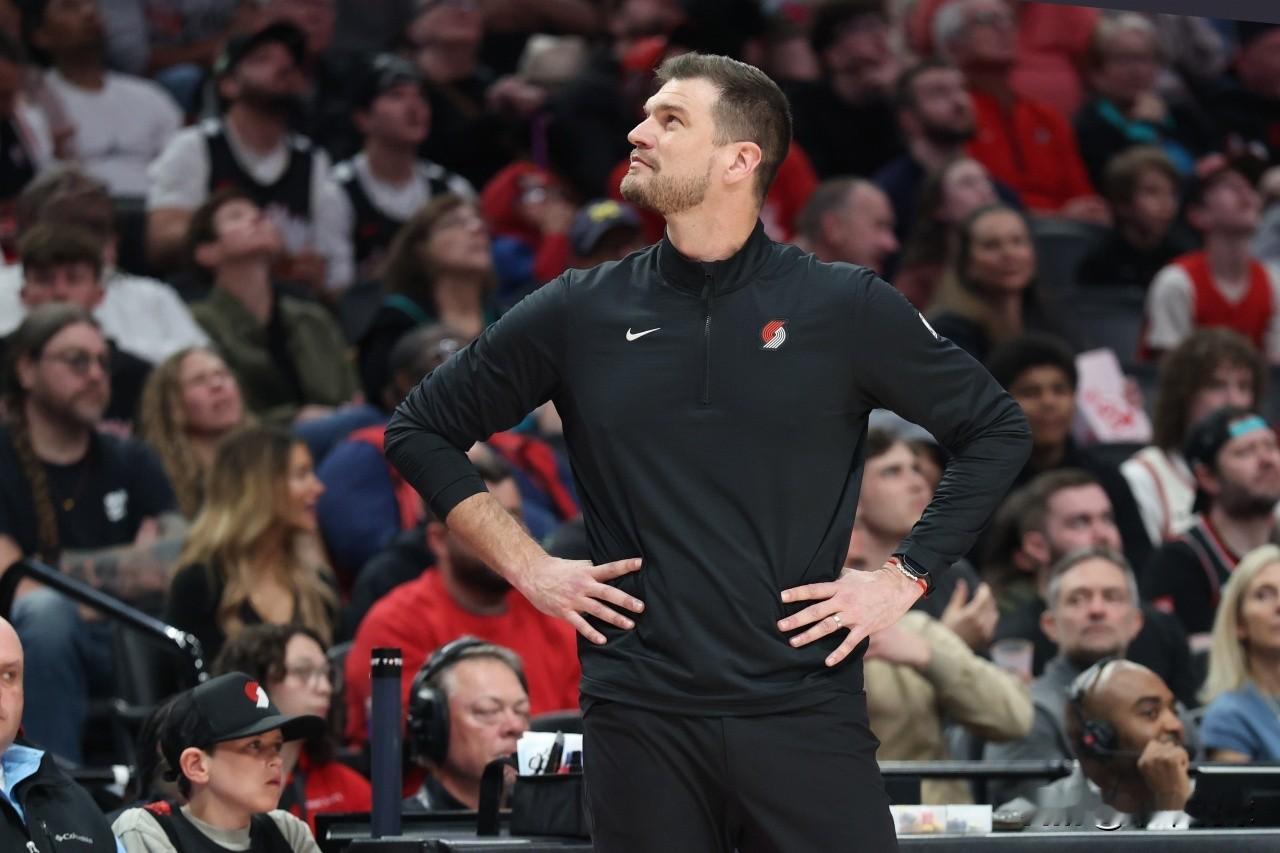 开拓者主教练斯普利特真是黔驴技穷了！在今天开拓者客场挑战马刺的季后赛首...