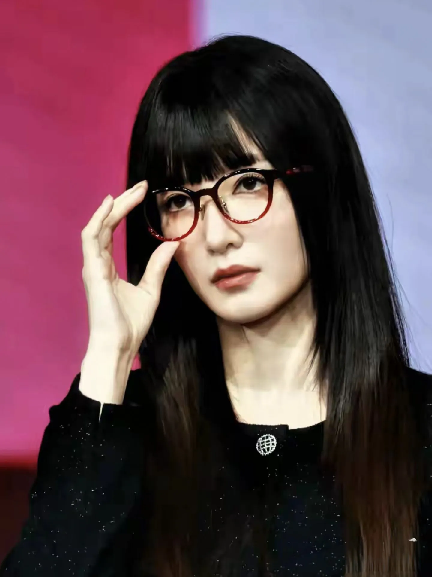 该说不说， 真的有被江疏影的新造型惊艳到 直接一个女教师的形象颠覆了她...