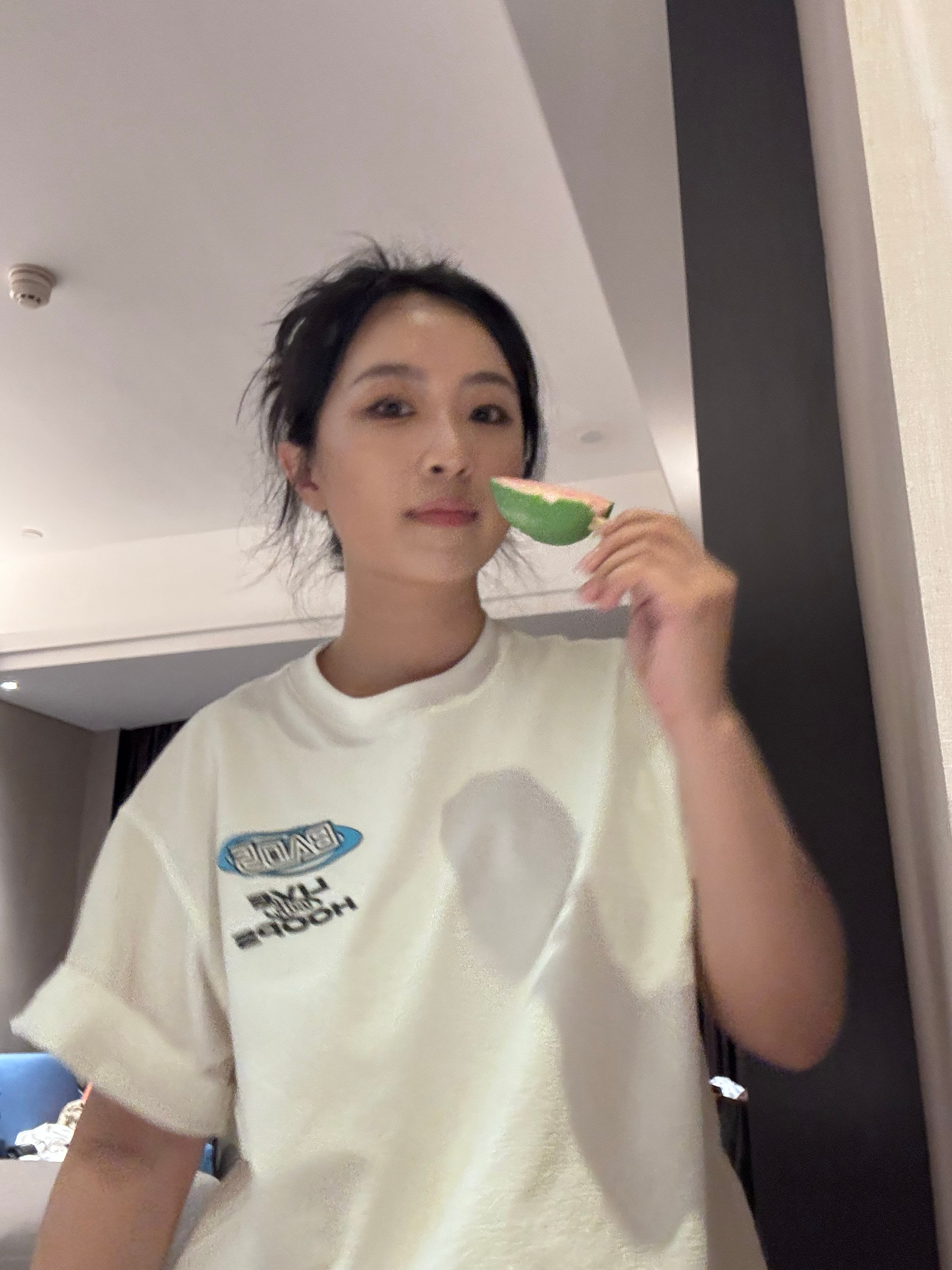 夏天的第一根雪糕！（40度户外呆了一天太热了只好出此下策）明天再戒糖断...