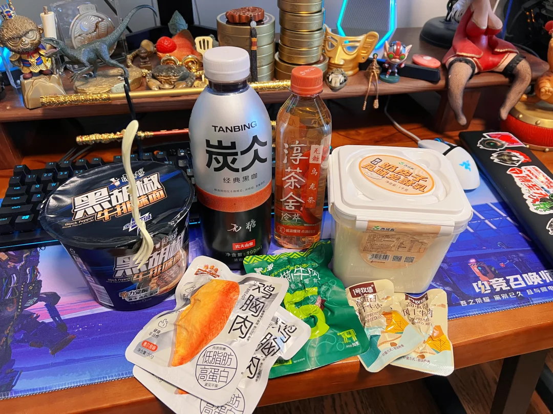 展示一波游戏宅的早中饭+下午茶，吃完开铲了