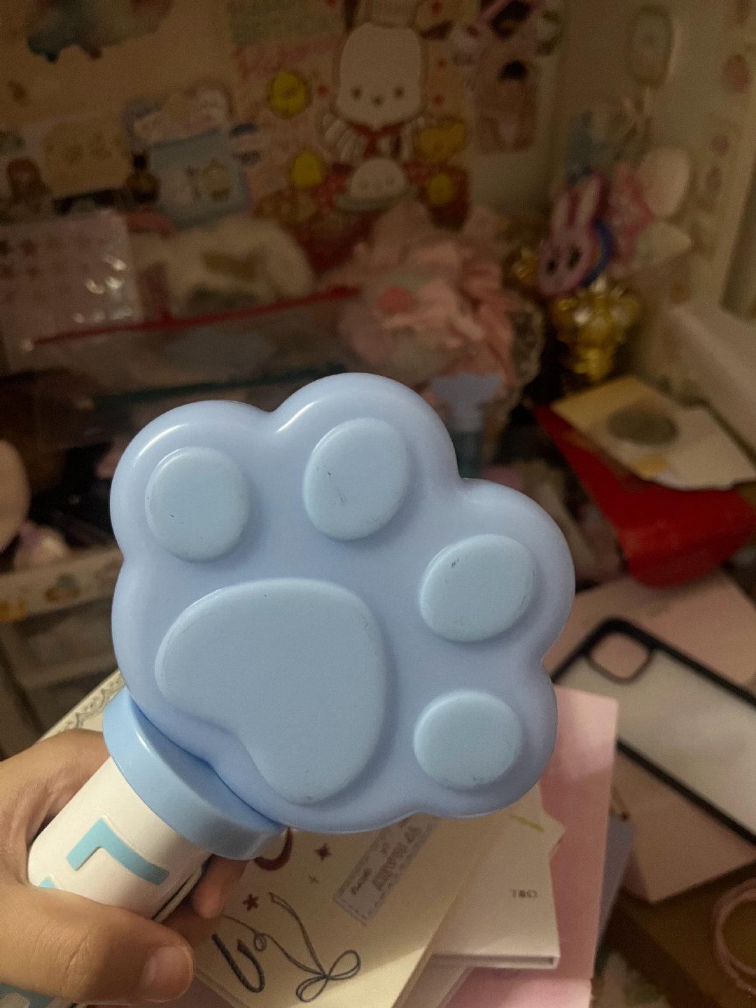#左航周边中转站[超话]#  出一个猫爪单猫爪充电线搞不见了瑕疵多65包 ​