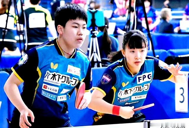 2026名古屋亚运会，国乒打出最诡异一战！
 

这一次东道主日本拿到了梦寐以求的男团金牌，被日本绝杀丢冠，王楚钦更是被张本智和3比0零封。
 

日本全队拼到最后只拿这一块团体金牌，却直接撕开国乒男队的遮羞布。
 

比赛结束没人庆祝夺冠，全网统一声音：樊振东赶紧回来！
 

说实话，每次男队一在