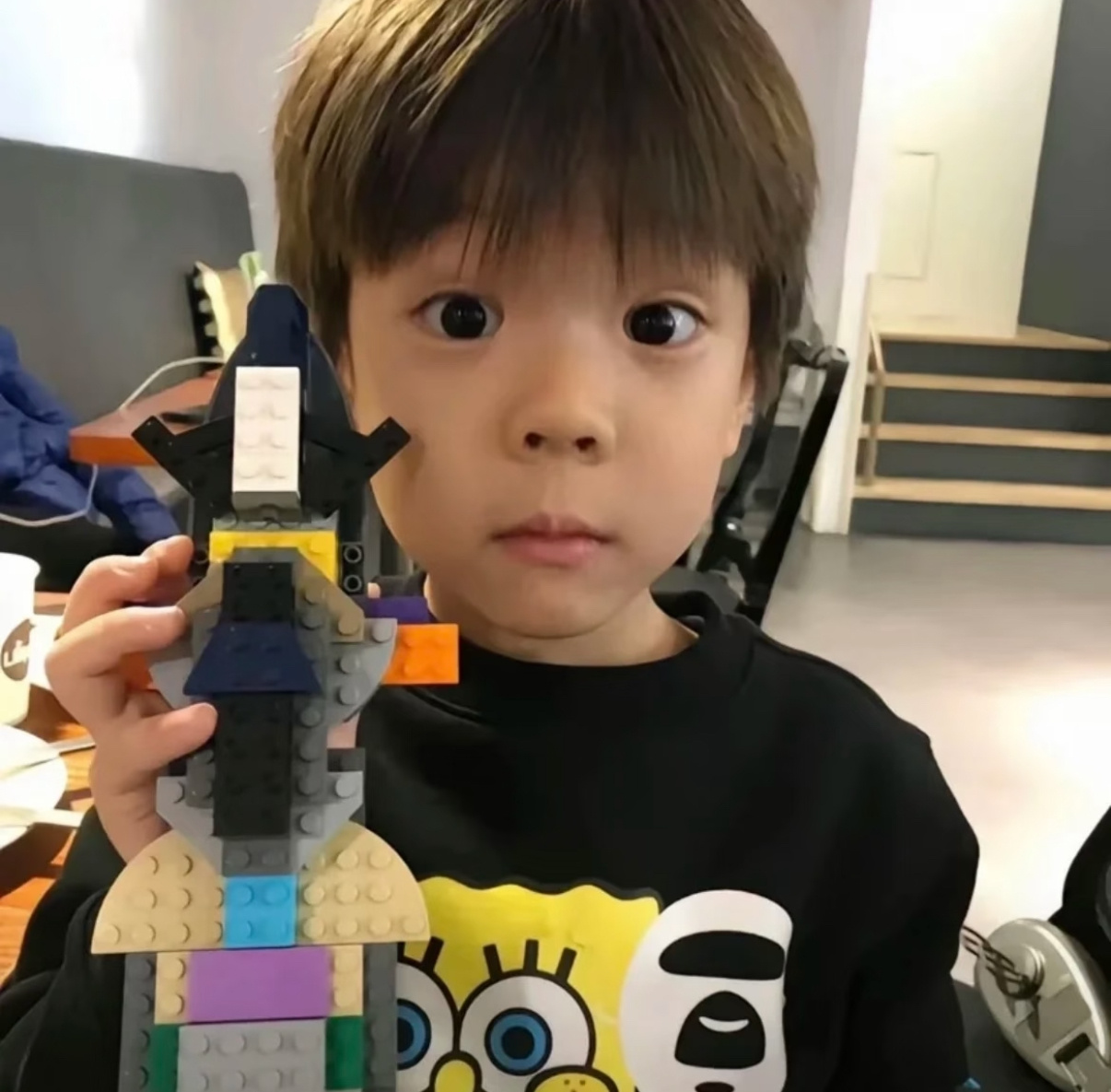 妈呀嗯哼都已经长这么大了吗😭 真的算是我从小看到大的宝宝了哈哈哈 还...