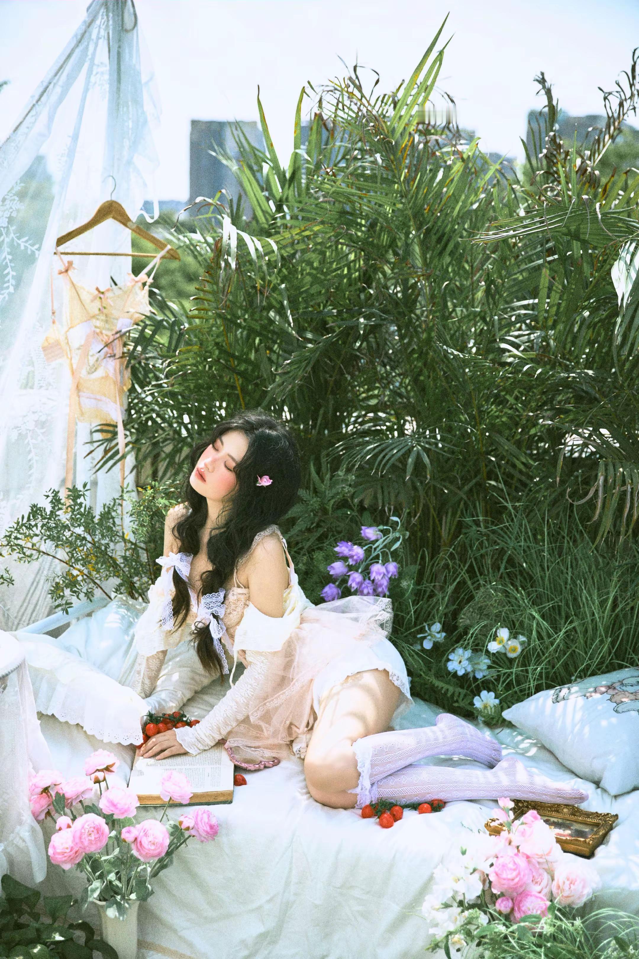 少女的后花园｜纯欲写真。慵懒纯欲少女私房写真