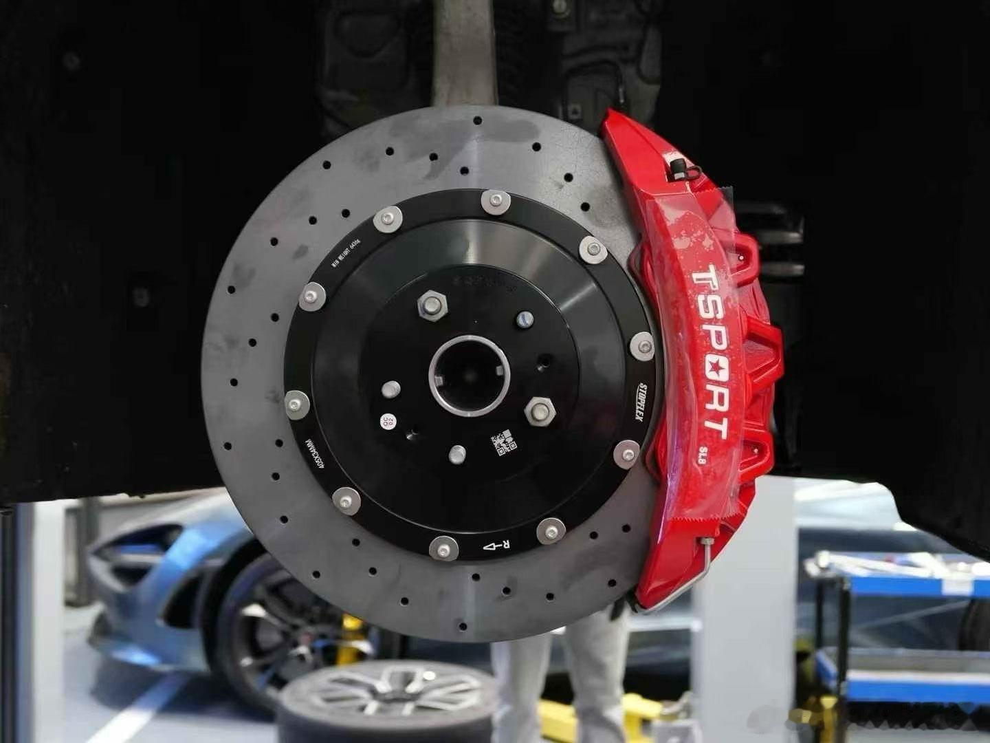 #阿维塔12 #闵中制动 #STOPFLEX
前:TTSPORT SL8 & 405MM STOPFLEX
后:TTSPORT EP4 & 380MM TTSPORT ​
