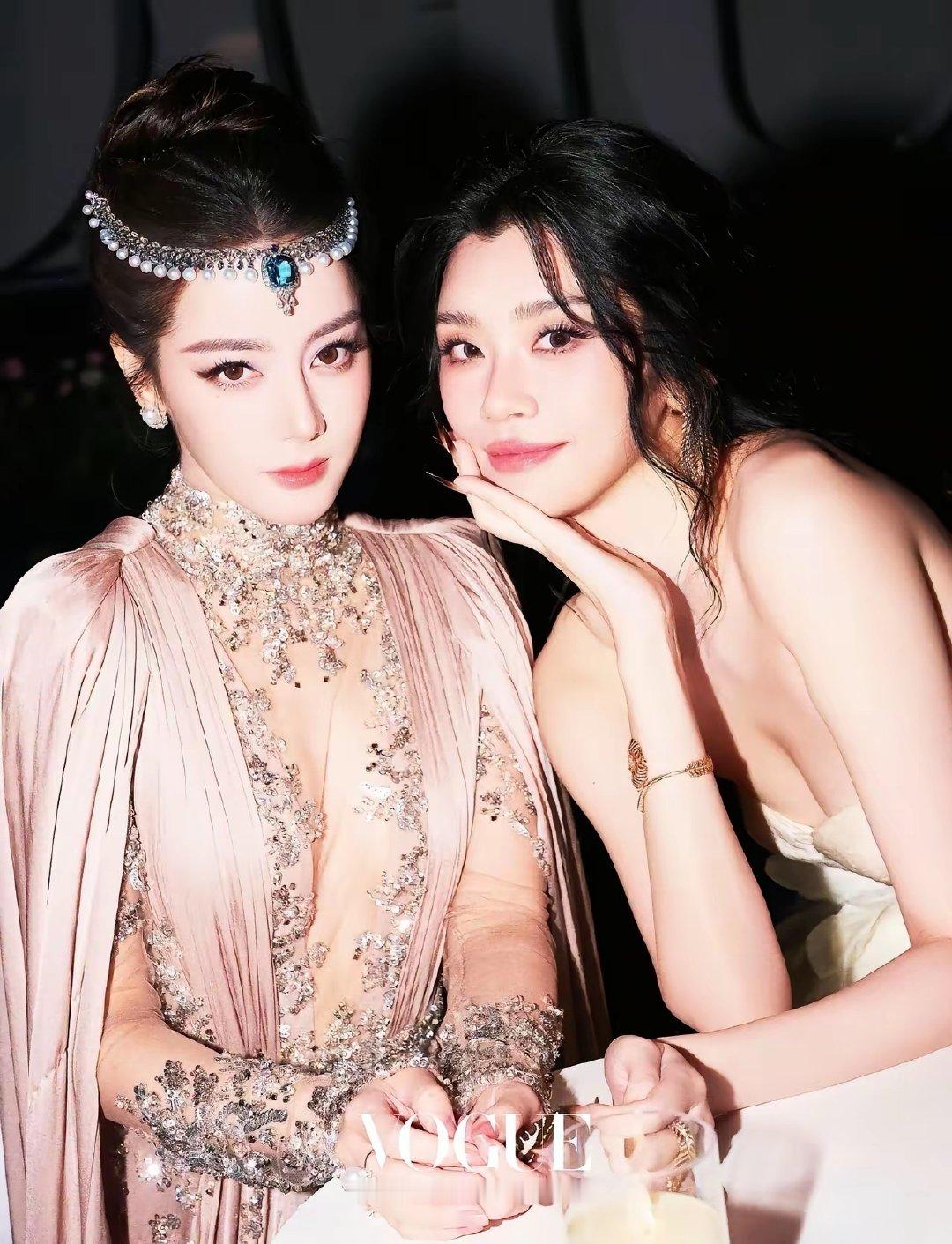 哇喔星光女和超模两位大美女又同框啦 ​