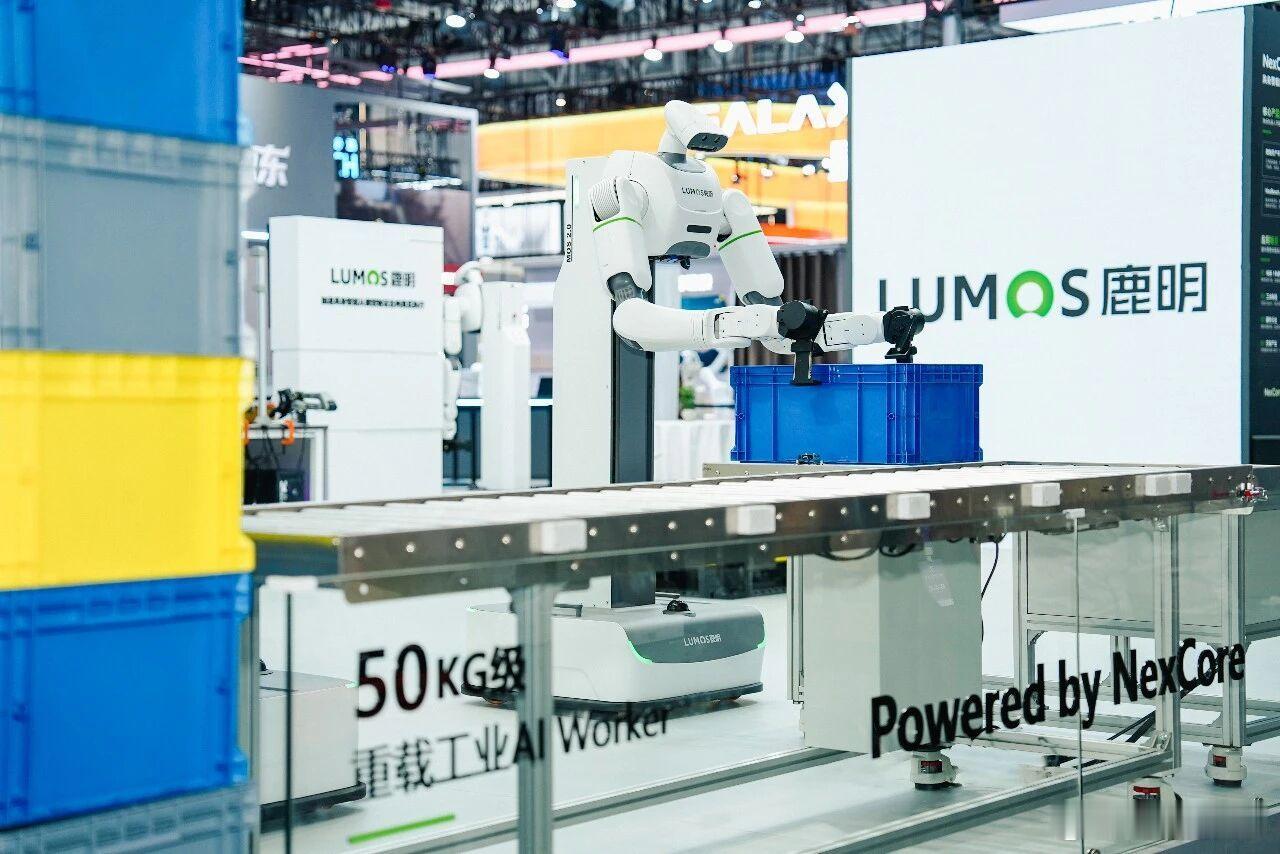今天，鹿鸣机器人发布了具身智能进化引擎 Lumos NexCore。 ...