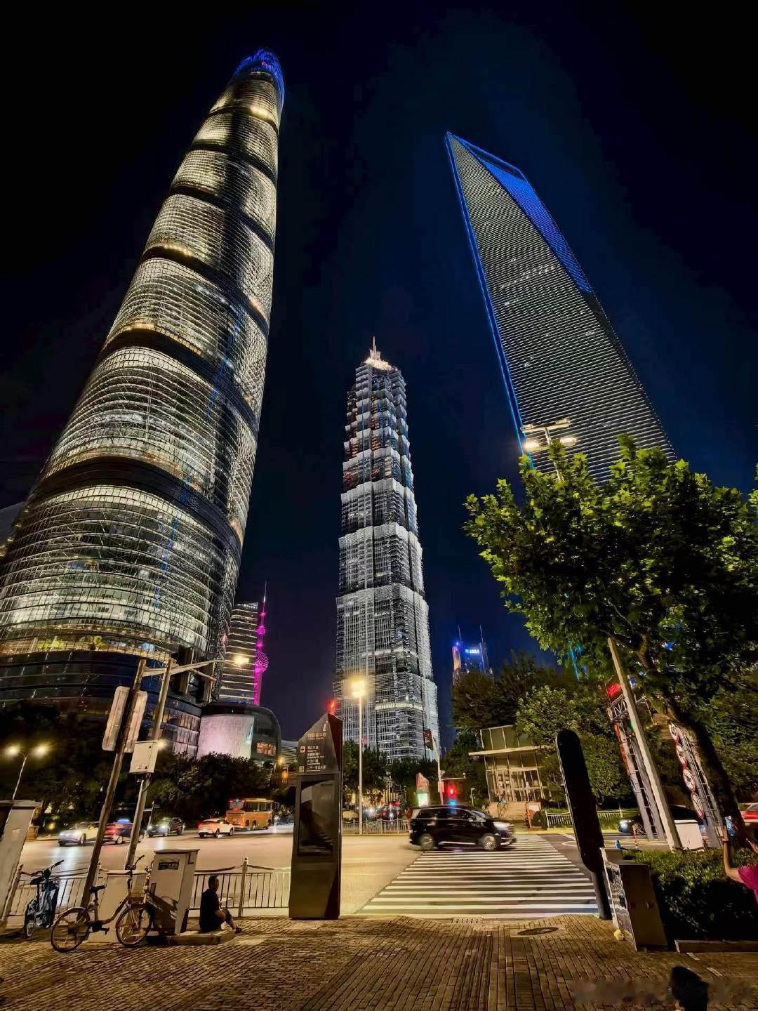 “”The more you buy，the more you save.”

黄仁勋的这句话被验证。告别周期思维，无论AI的应用层如何洗牌，底层对算力的需求只会越来越大。 ​