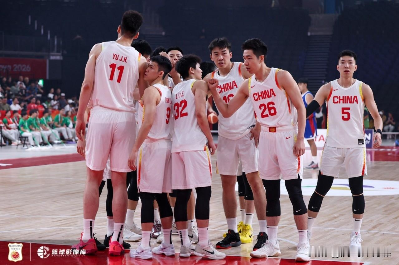 男篮新一哥爆发，中国男篮87:78险胜沙特男篮晋级四强。

男篮亚运会1/4淘汰赛今天正式进行，再此之前韩国男篮大比分击败约旦男篮和伊朗男篮险胜巴林男篮双双晋级四强，而中国男篮在人员不齐(朱俊龙，李弘权，赵嘉义缺席)情况下，最终有惊无险以87:78击败沙特男篮拿到四强第三个名额。

本场比赛，廖三