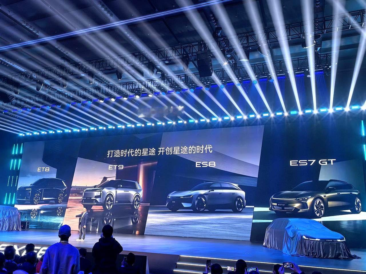 一句不知真假的消息，却足以让整个燃油车圈子彻夜难眠。 明年实装固态电池...