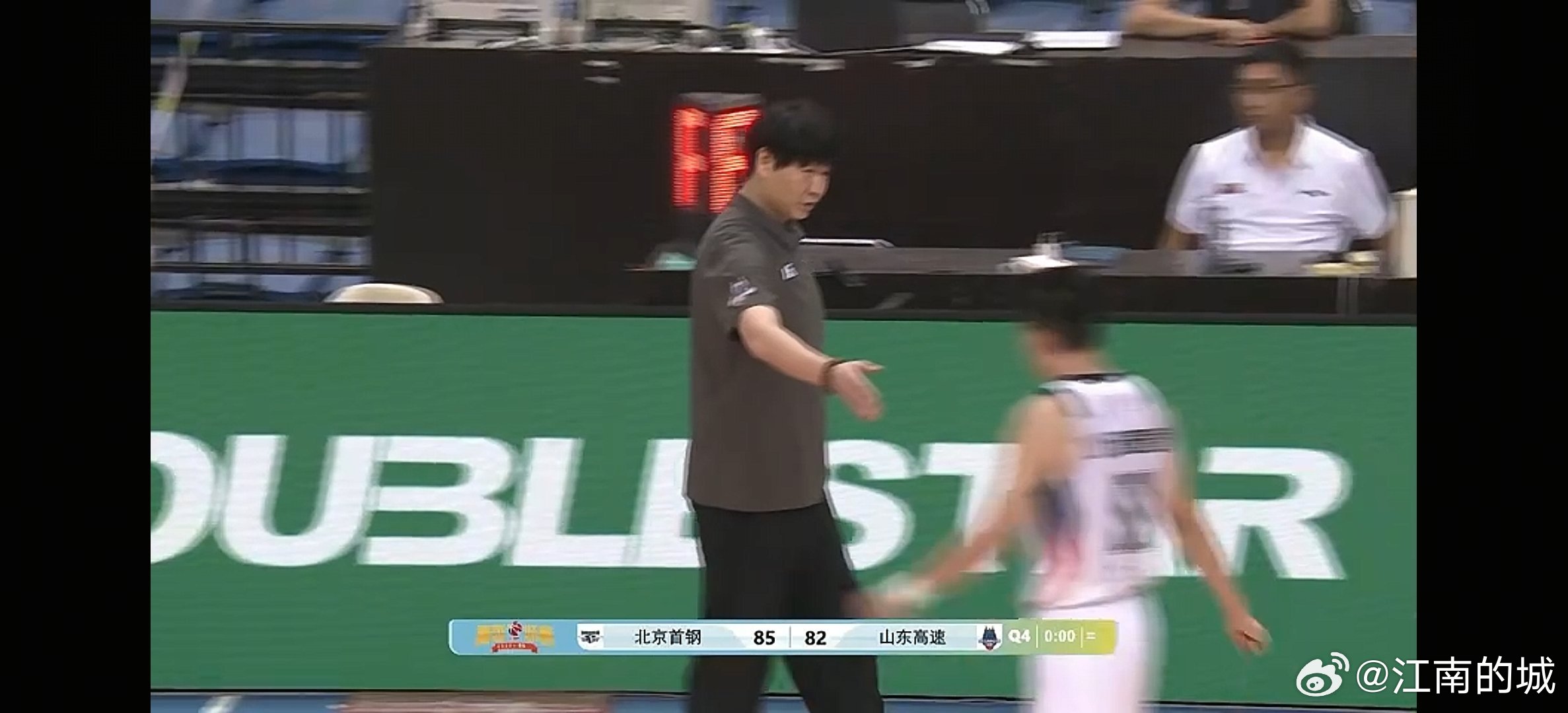 全场比赛结束，北京首钢85-82山东男篮。最后这打板三分球有点意思。

#cba# ​