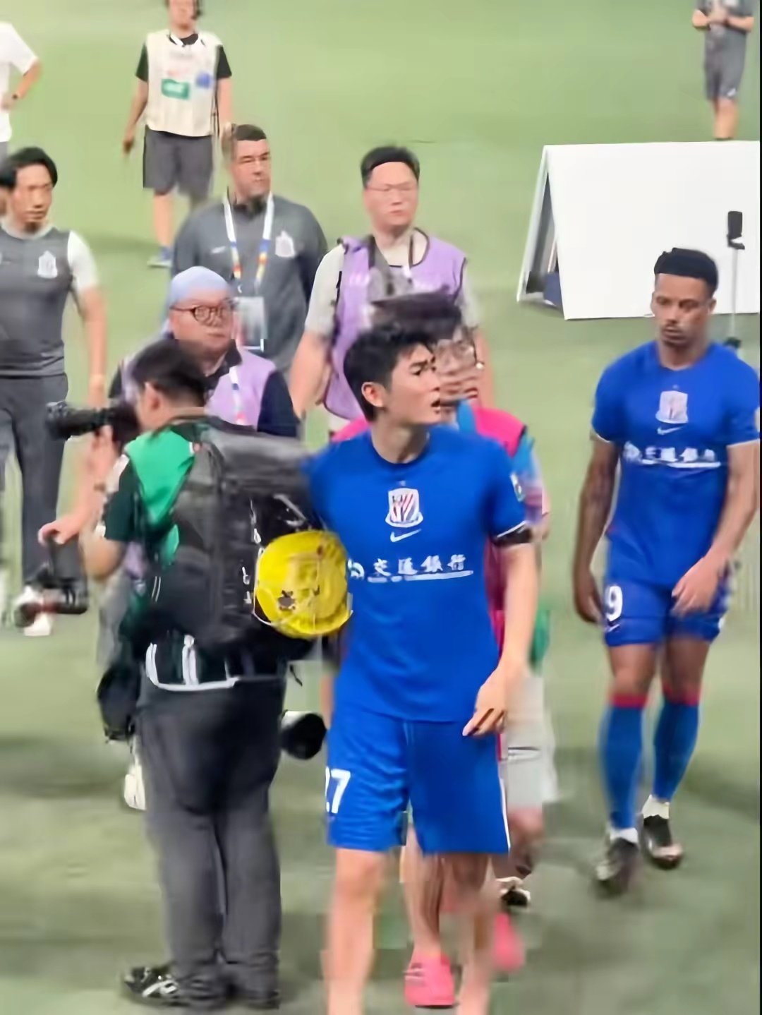 陈晋一，多拼的球员啊，为什么要骂他… #上海申花0比3北京国安# ​