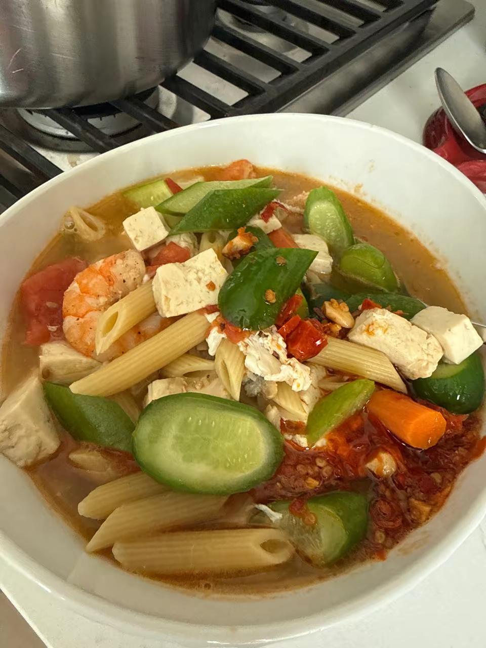 做的饭，煮了一盘不知道叫什么名字的菜，不知道能不能好吃😂