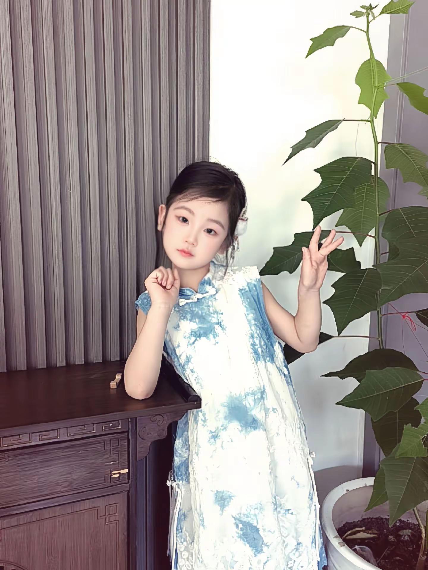 <p>甜美女孩 <!--{img:0}--><!--{img:1}--...