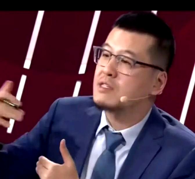杜锋要是还在前台捏着广东队的帅印，打死也不可能把杜润旺这种神射手给放走
 

看着现在的宏远打球就直叹气，真怀念以前那套铺天盖地的快攻外线流
 

反观现在的胡明轩和徐杰，持球往里冲的杀伤力大不如前，完全跟不上当年的建队路子了
 

新老交替的阵痛期太折腾人，这套新战术到底能不能行得通