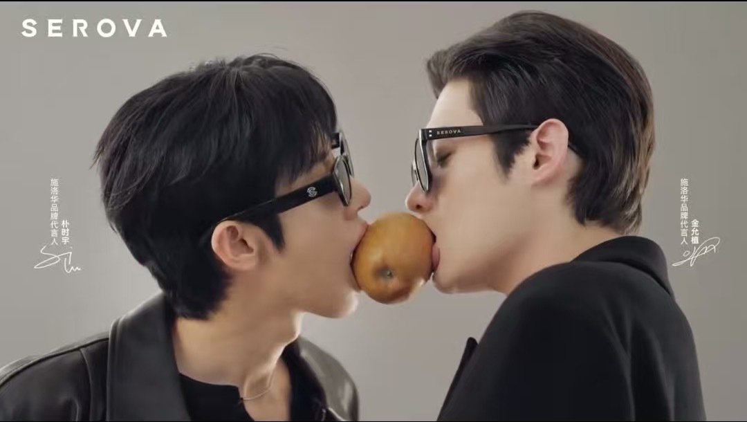 卧槽 豆包把中间这个东西p掉 ​