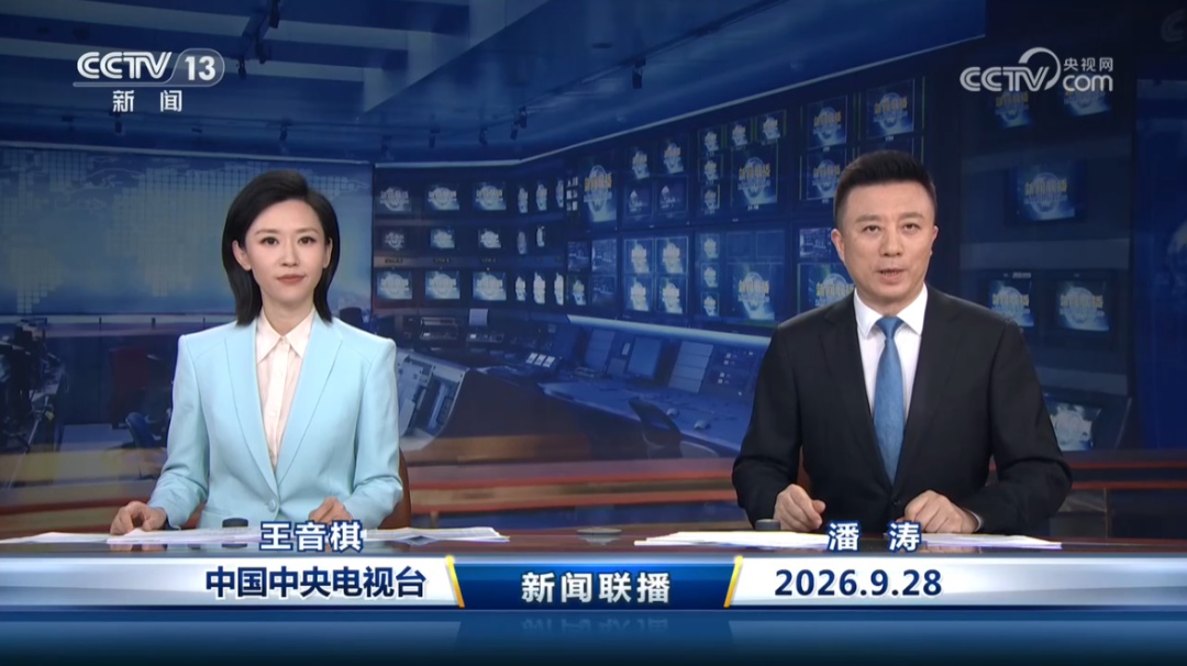 近1分钟！海宁再次登上《新闻联播》
【来源：海宁发布】
刚刚
海宁再次登上
央视《新闻联播》
近一分钟时长
接下来
就跟着央视
《钱塘江大潮进入最佳观赏期》
一起来看
八月十八大潮
农历八月十八，钱塘江大潮迎来全年最佳观赏期。
今天中午，大潮以一线潮姿态涌向塔山坝，把江面一分为二，在隆隆巨响中浩荡向
