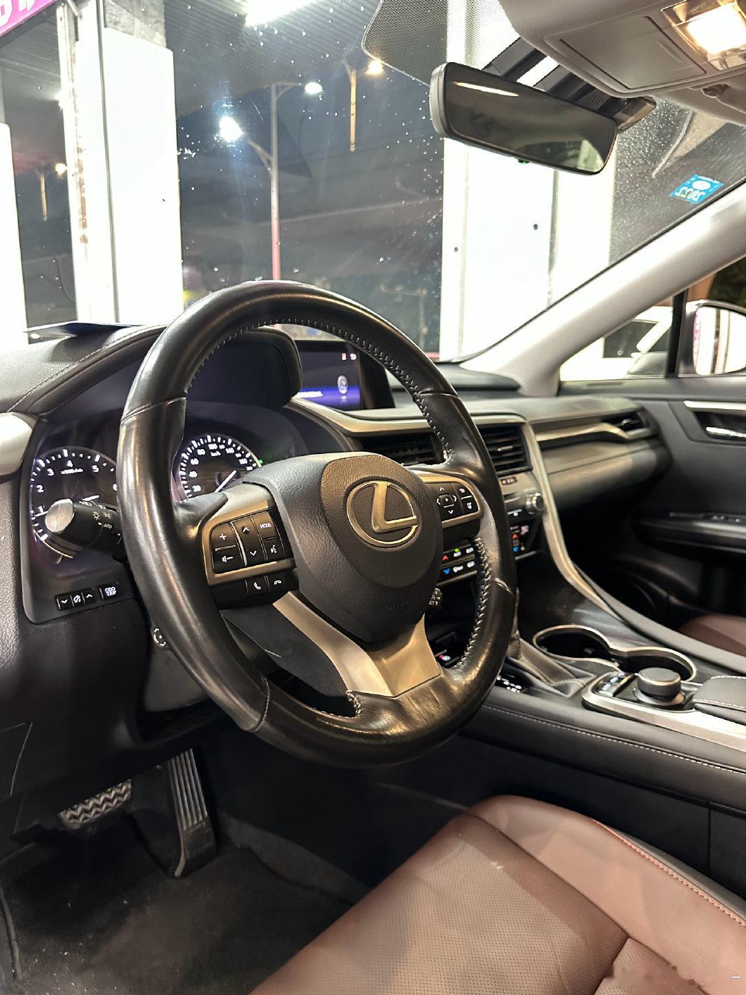 极品[色]雷克萨斯RX300一手车原钣原漆！
2018年雷克萨斯RX300，[哇]实表仅8万多公里
电动尾盖，电动踏板，电动方向盘！！[勾引]可遇不可求极品车况，包过第三方三包质保考试，手续齐全包过户！！小贵  ​