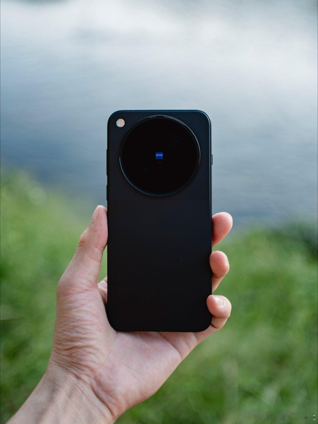 #vivo[超话]# 
vivo x500 Pro MAX开箱图。

#vivox500系列##vivo##vivo旅拍神器# ​