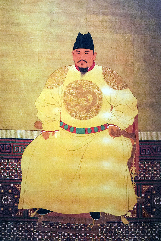 朱元璋早年到底有多惨？很多影视剧都没拍出来

提起朱元璋，很多人的第一印象都是“大明开国皇帝”。

有人觉得他手段狠，有人觉得他草根逆袭传奇，还有人记得他后来大杀功臣。

但如果只看他当皇帝之后，其实很难真正理解这个人。

因为朱元璋之所以会变成后来的样子，很大程度上和他早年的经历有关。

而且