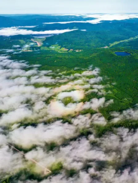火山口湖与“佛光”的交织