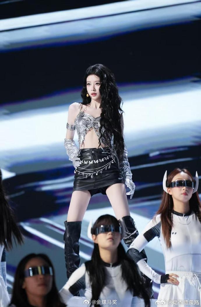 真自在奖是对她幽默松弛性格最好的认可。 ​​​