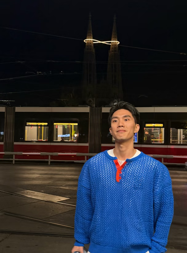 走在异国发现游戏场景