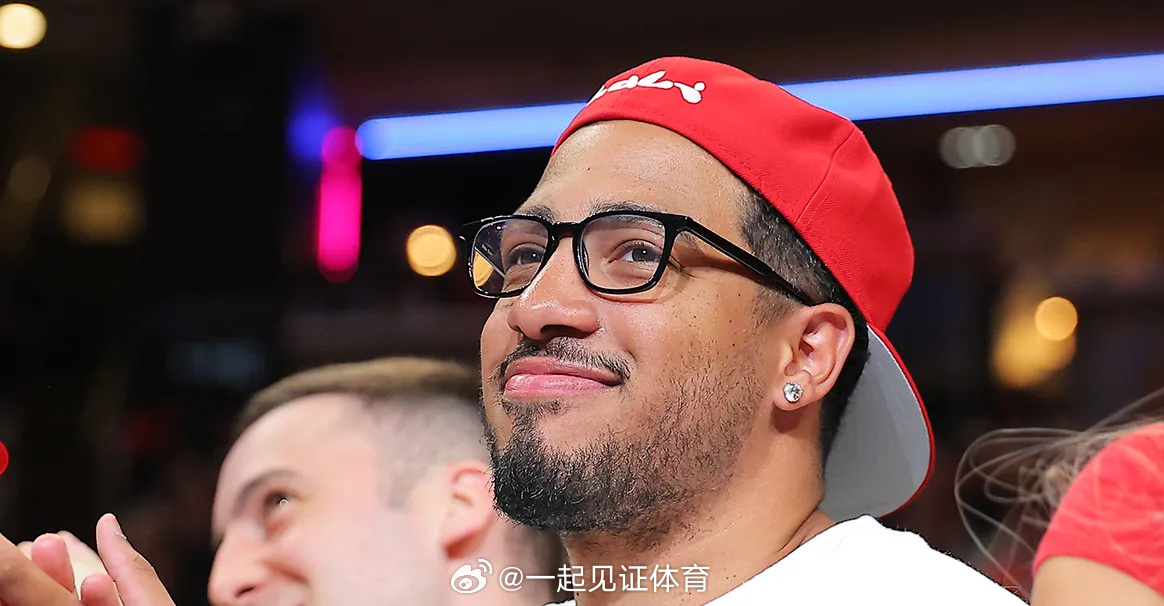 步行者核心泰雷塞-哈利伯顿在节目中给了小球迷一个建议。  当被12岁的...