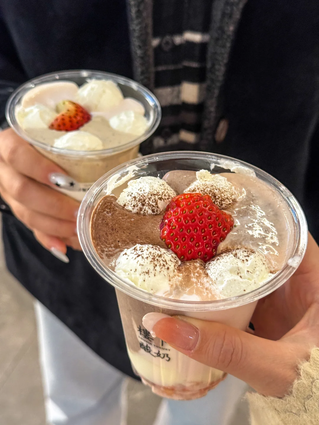 楼下新品草莓！！好喝到不知天地为何物😭！！！