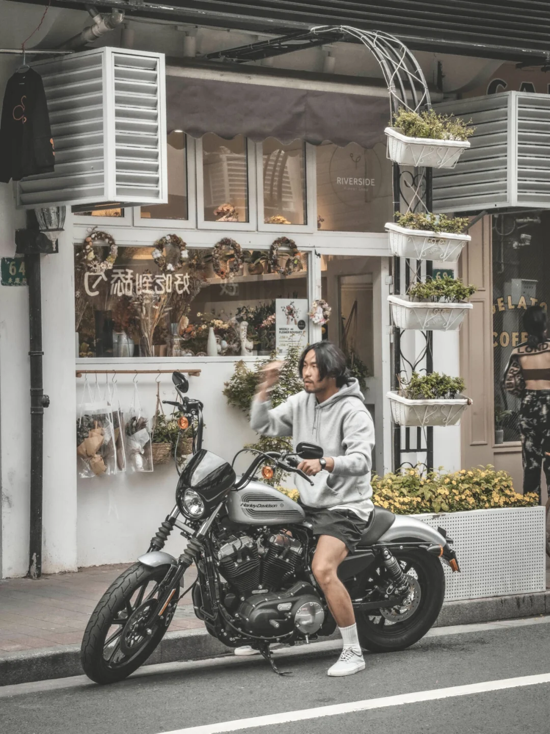 街拍｜诗和远方太遥远，不如机车和咖啡🏍️☕️