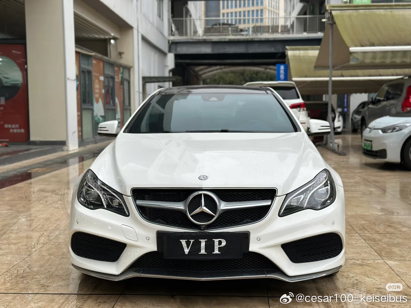 这辆开过的奔驰E320轿跑，安全行驶6.8万公里，全车原版原漆，内外特别新，配置比较丰富，还是搭载了3.0T的顶配，价格也不高，这就是德味的浪漫，好开好玩，就看你更喜欢哪一种 ​