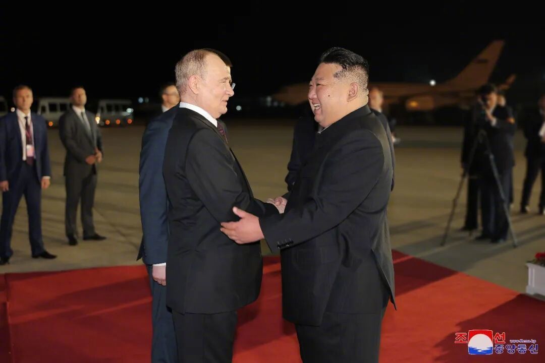 回电说，坚信俄罗斯军民在普京的领导下将完成维护国家主权、安全利益和领土...