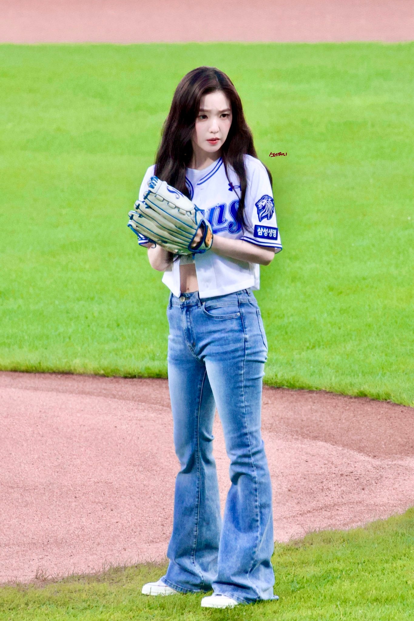 #Irene[超话]#  💗 #裴珠泫开球# 

260829 三星狮队开球 Irene相关
开朗小兔🐰or皱眉小兔🐰

©️haistephanieee

📦【ccl&拆卡补邮】
💬【Bubble审核】
🫧【翻译二群】 
📱个人IG🍠 【renebaebae】 
📺个人油管【IRENE ​