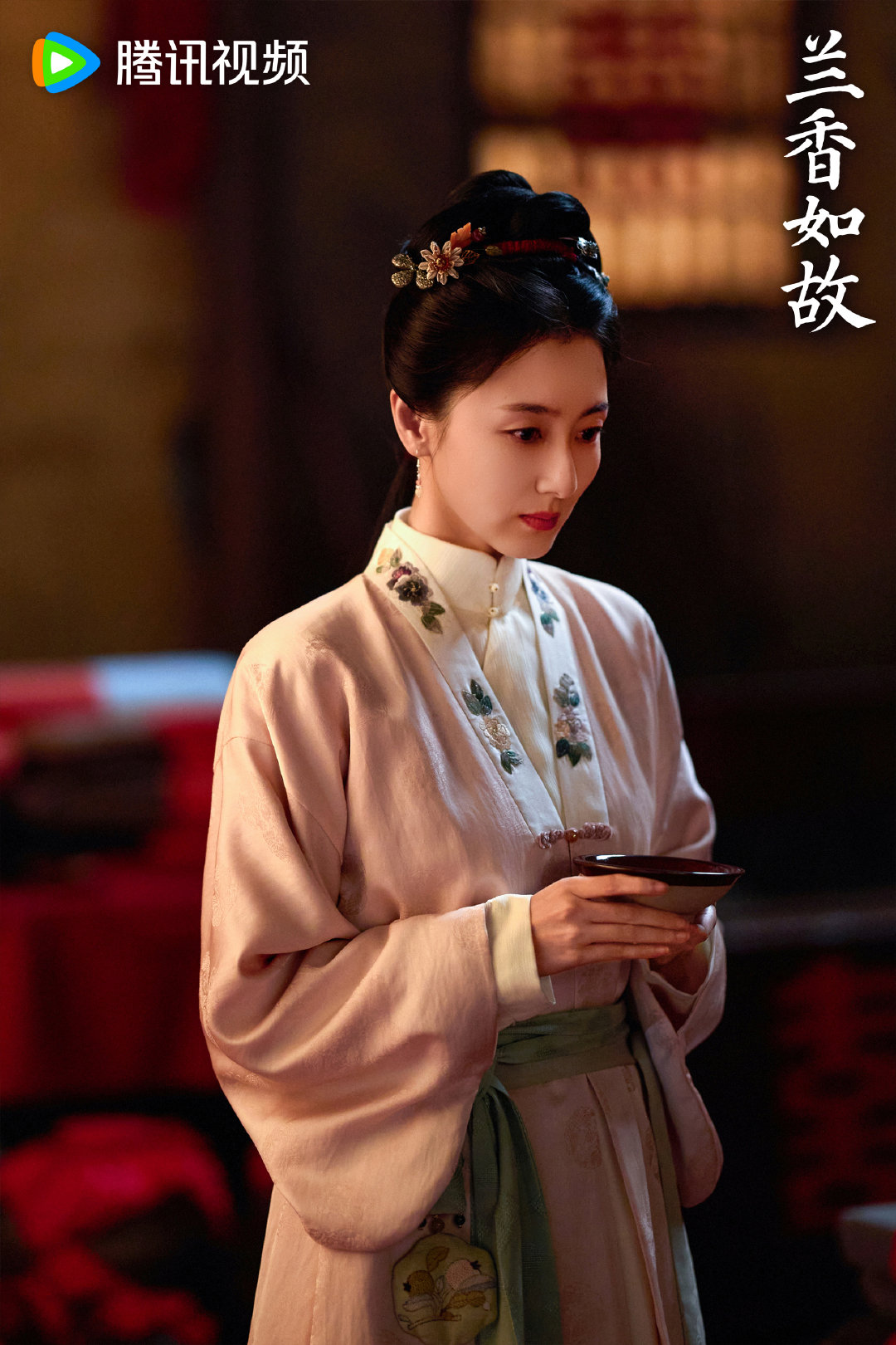 #兰香如故# 时序流转，喜事接连，院里人丁渐旺。然旧事未明，心结亦难解。今晚21:30，锁定CCTV-8正在热播！

领衔主演（按姓氏笔画排序）：
刘学义谭松韵出演（按姓氏笔画排序）： 
叶青贺鹏潘振辉(潘毅鸿)​