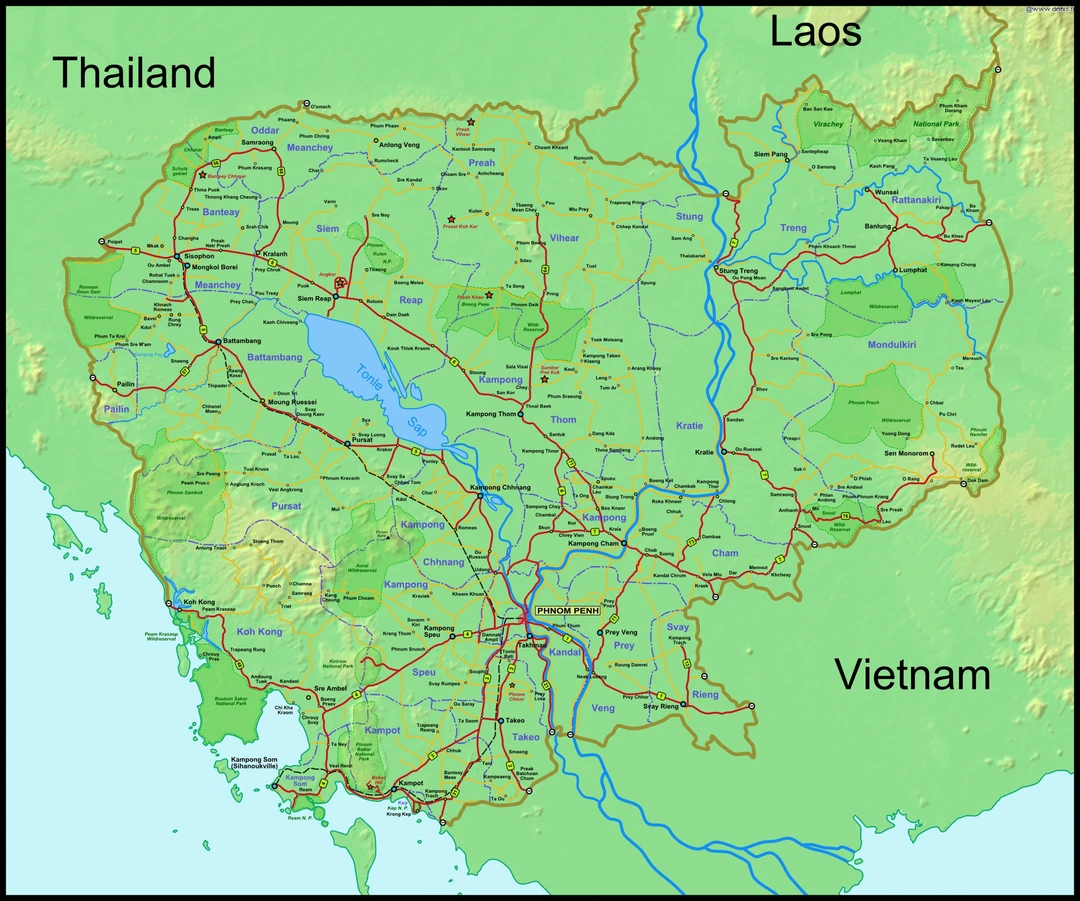 柬埔寨的地缘形势挺艰难的，三个邻国