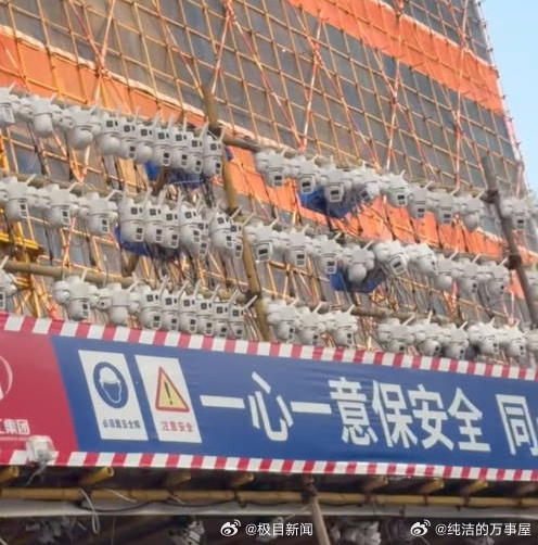 #公司回应工地挂了上百个摄像头##职场那些事儿# 
这里涉及到工业生产中可靠性测试的概念，我说一说
这也算是it行业的常识，拿来科普一下
电脑新品上市前，厂商要把几百台样机同时通电
连续跑上几十天，跑通了才算过关
背后是正经的可靠性工程。

一、先说正名，所谓的"烤机""烧机"，正规名称是老化测试 ​