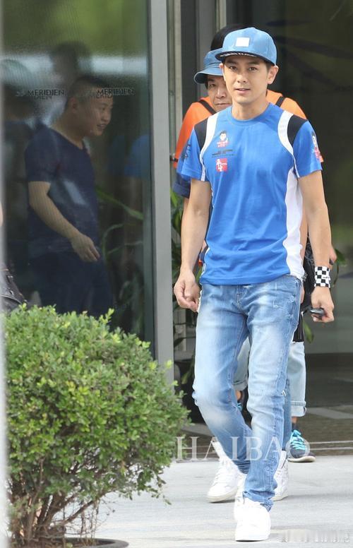 #林志颖[超话]# 早安☀️小志哥哥，工作繁忙，演出很辛苦，要记得吃早早餐🥛🍰🍞哦！要照顾好自己哦！永远支持👍🏻你小志哥哥，永远愛😘你小志哥哥，晨☀️光漫过街巷，新的一天开启，不必急于求成，点滴努力都有意义，保持热愛，和温和生活撞个满怀。  ​