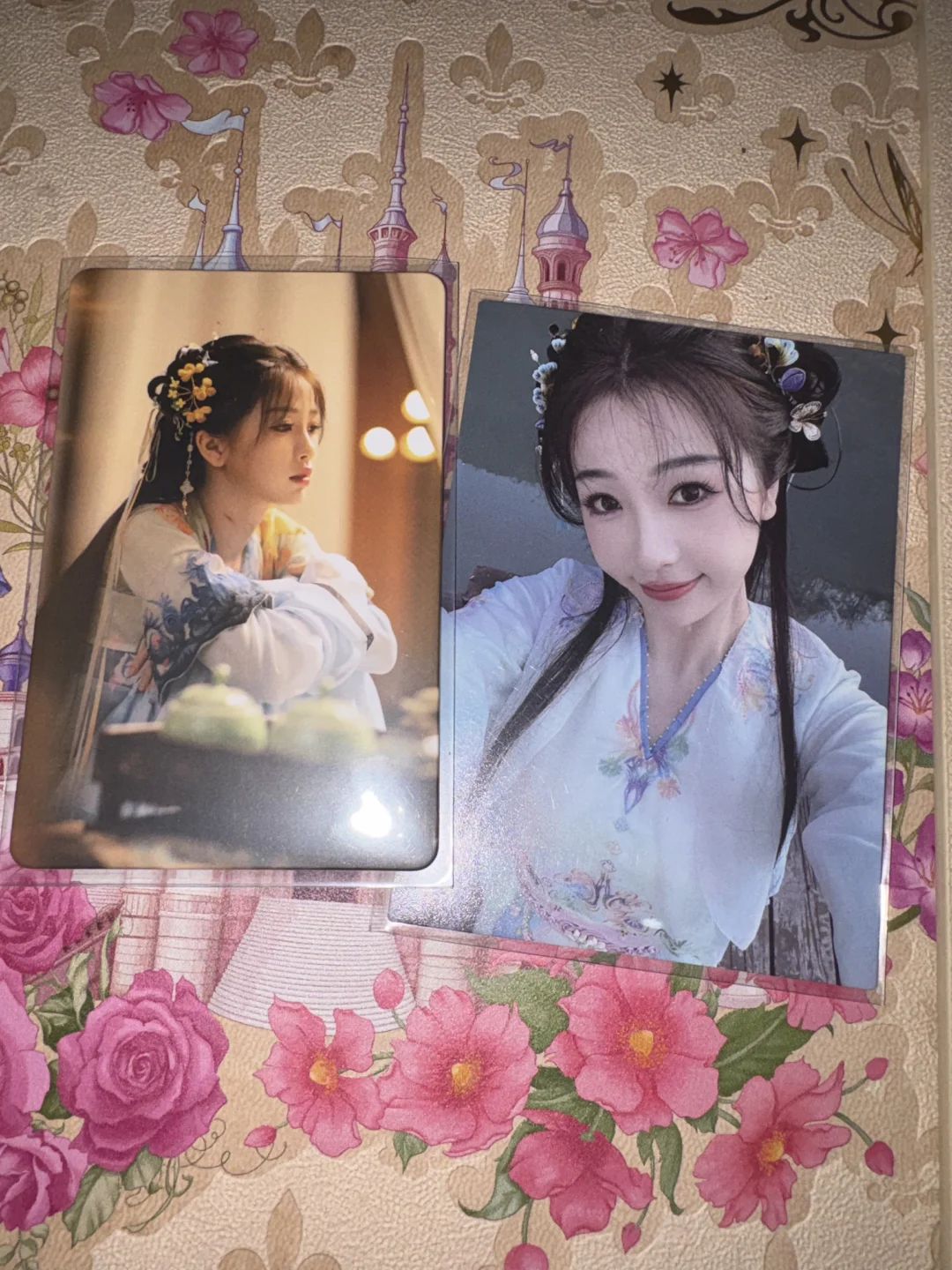 出小蓝莓和年点映抱腿